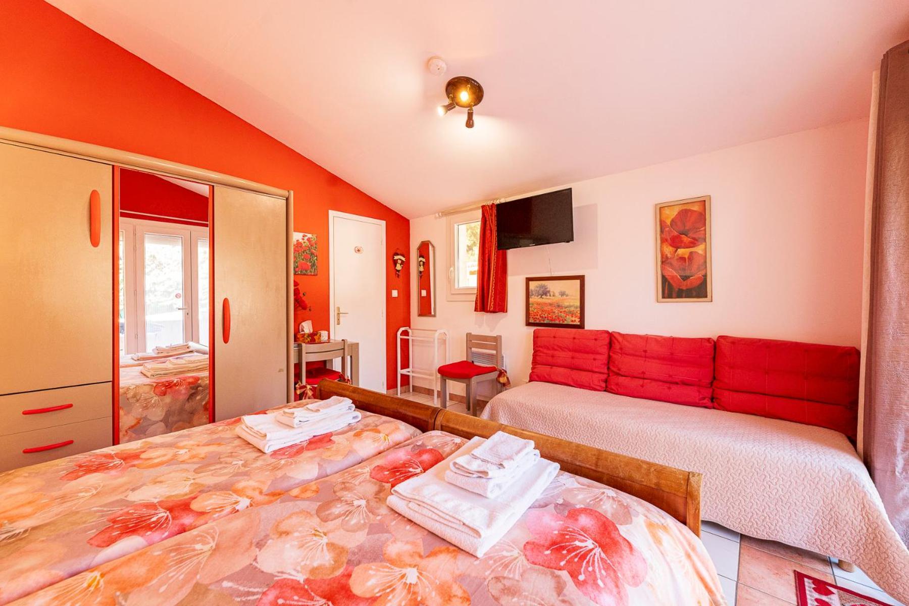 La Bastide Des Roses Bed & Breakfast Saint-Julien-d'Asse Exterior photo